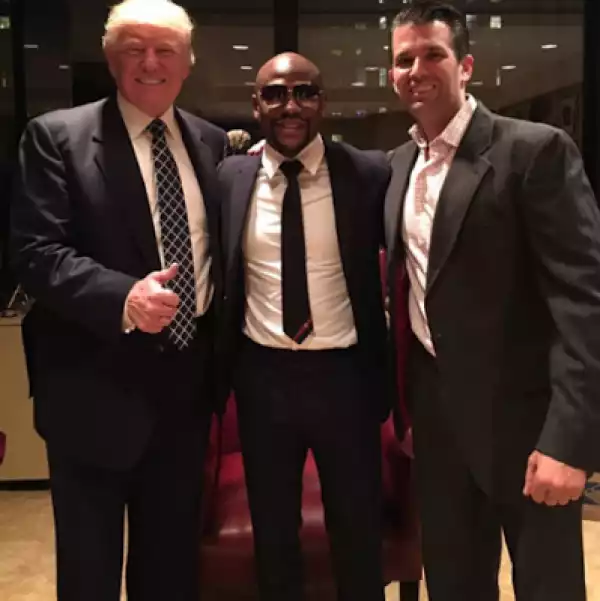 Floyd Mayweather poses with President-elect Trump and Donald Trump Jnr